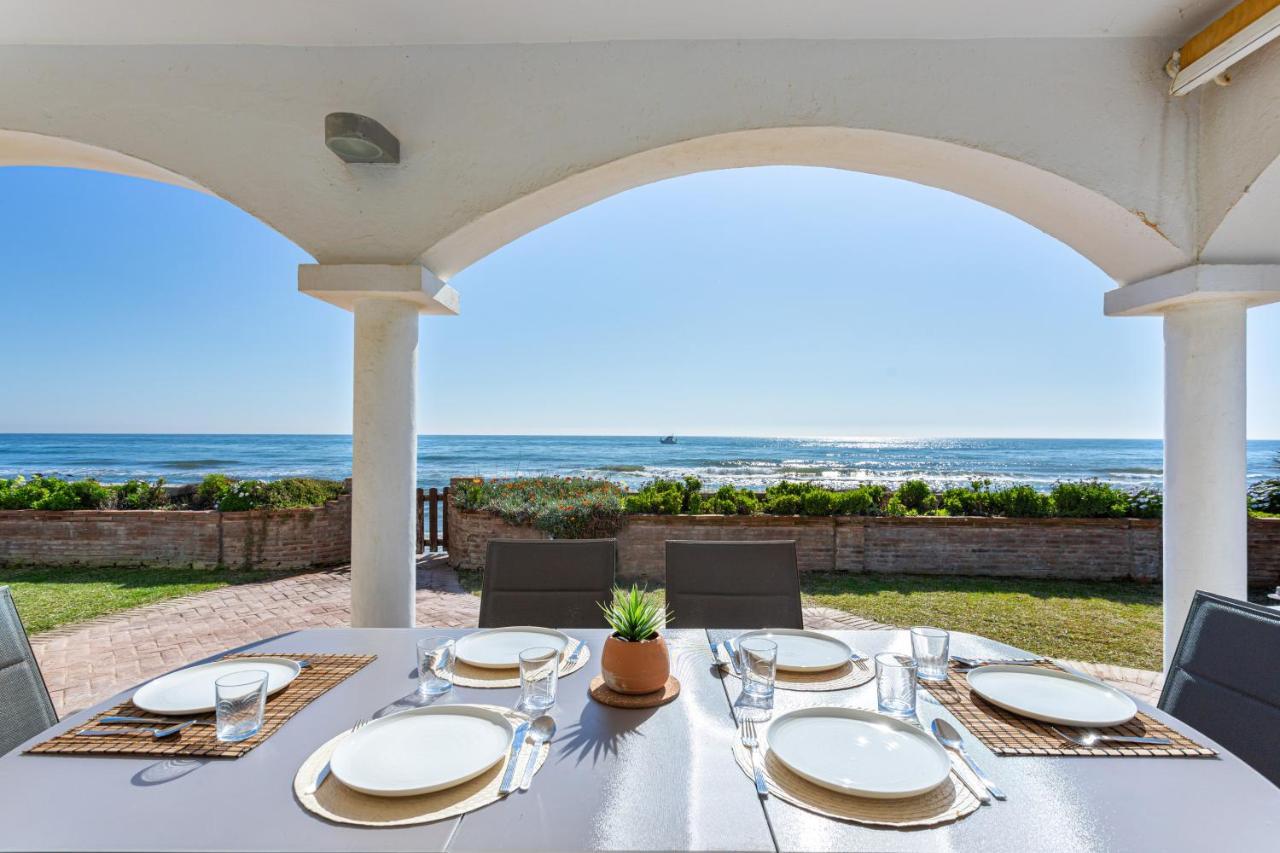Charming Villa On The Seafront Marbella Exteriör bild