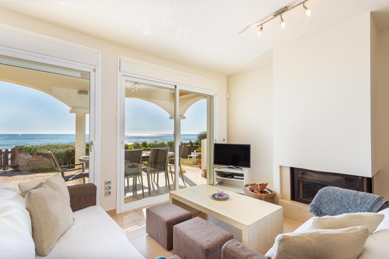 Charming Villa On The Seafront Marbella Exteriör bild