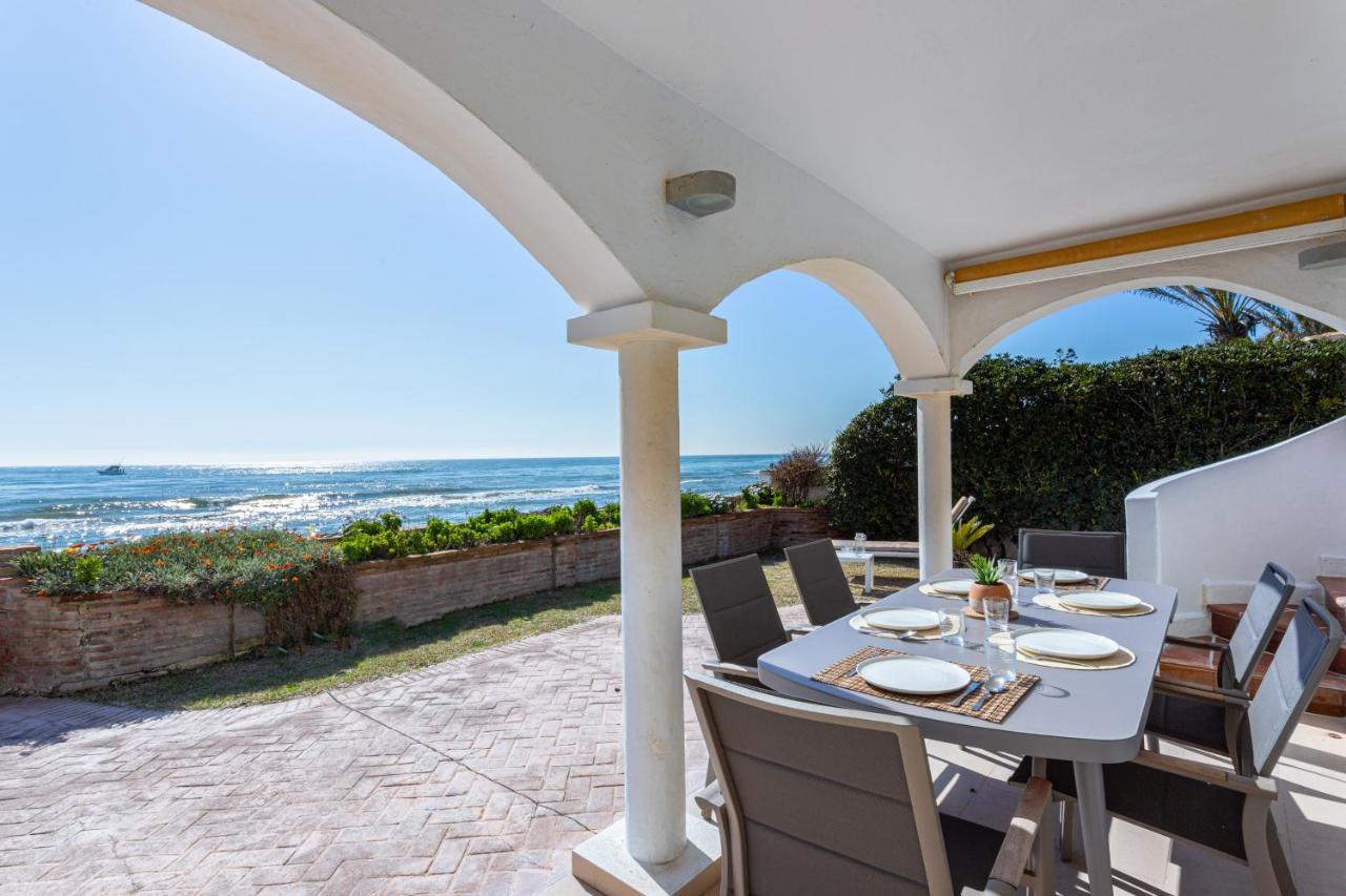 Charming Villa On The Seafront Marbella Exteriör bild