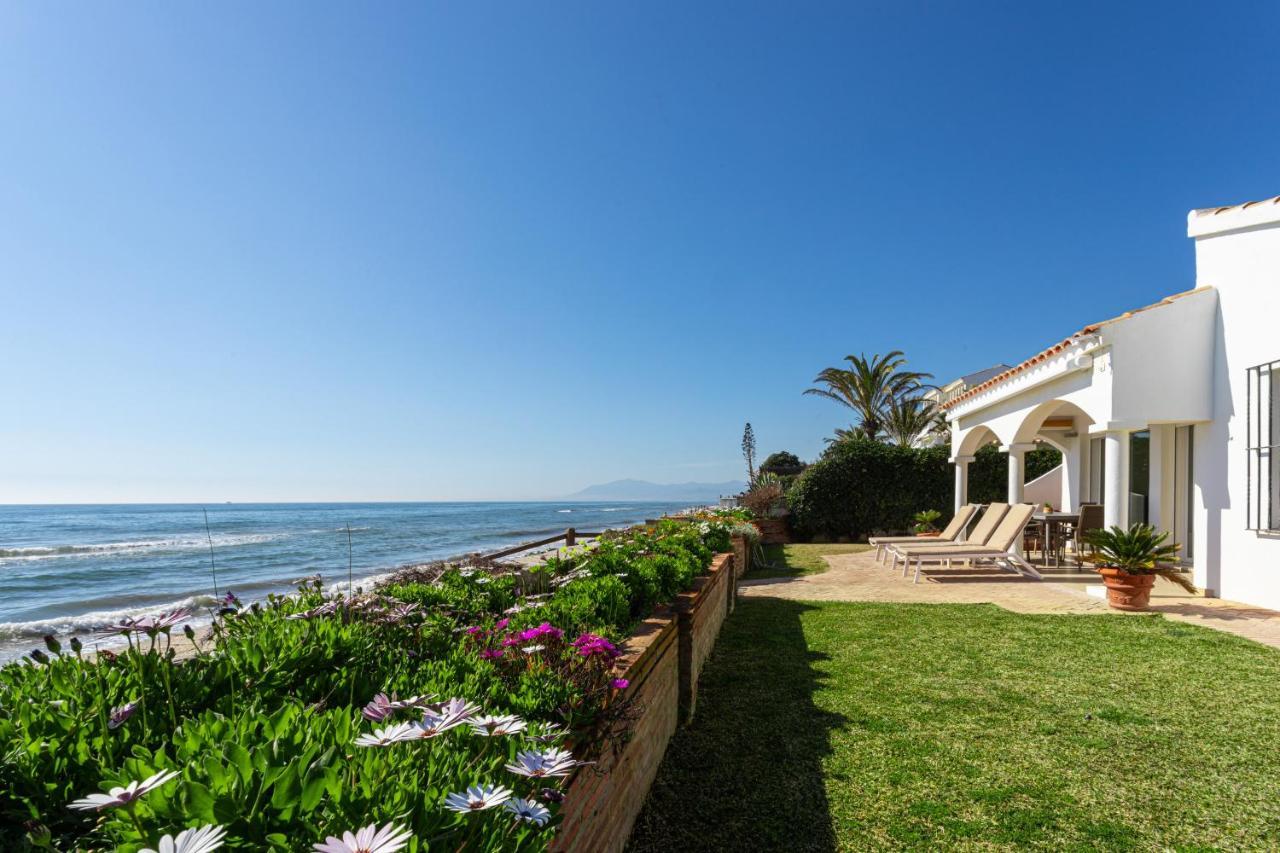 Charming Villa On The Seafront Marbella Exteriör bild