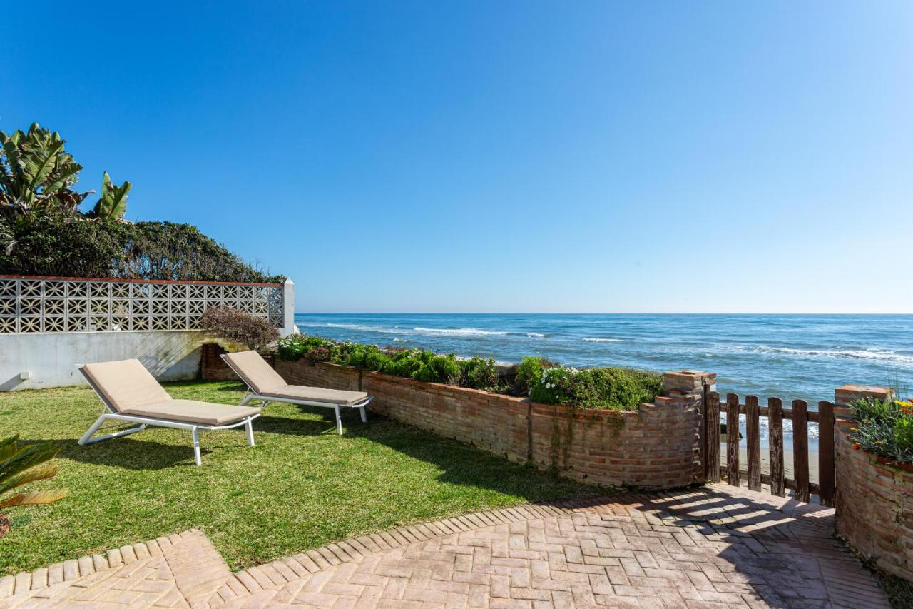 Charming Villa On The Seafront Marbella Exteriör bild