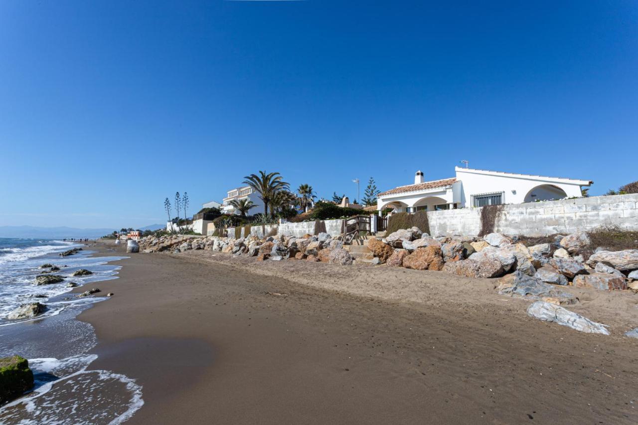 Charming Villa On The Seafront Marbella Exteriör bild