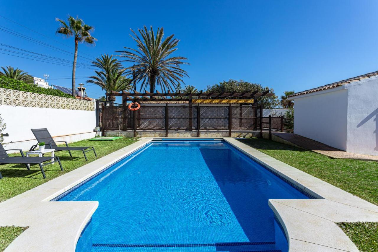 Charming Villa On The Seafront Marbella Exteriör bild