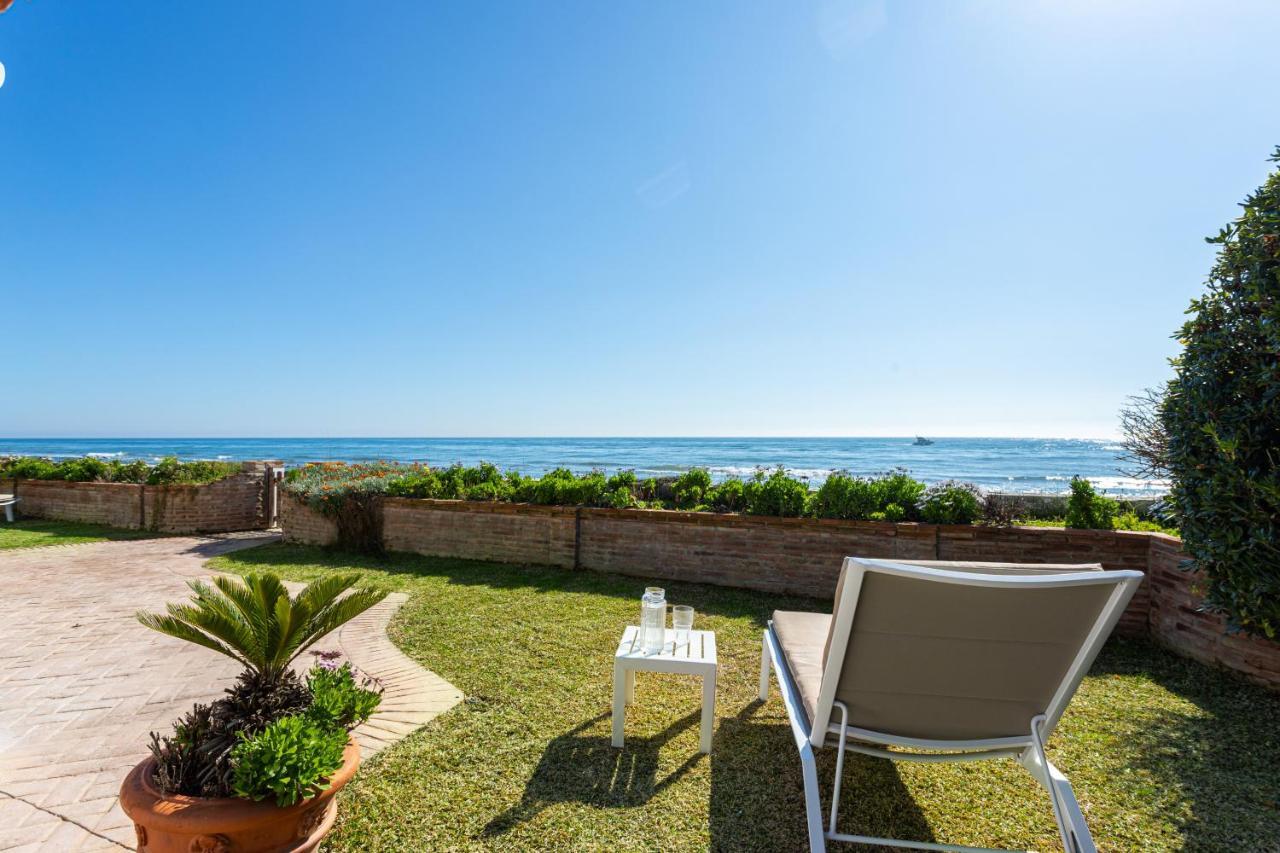 Charming Villa On The Seafront Marbella Exteriör bild