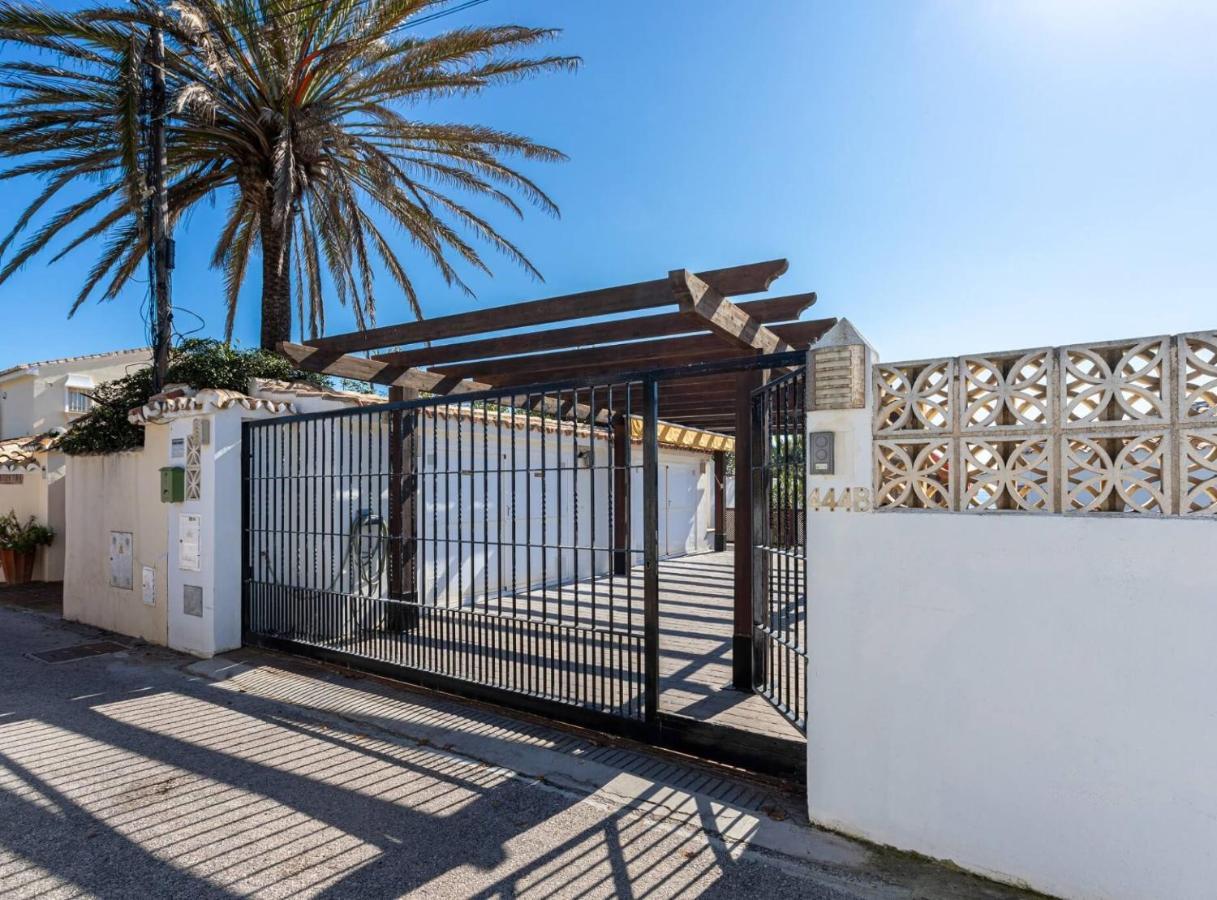 Charming Villa On The Seafront Marbella Exteriör bild