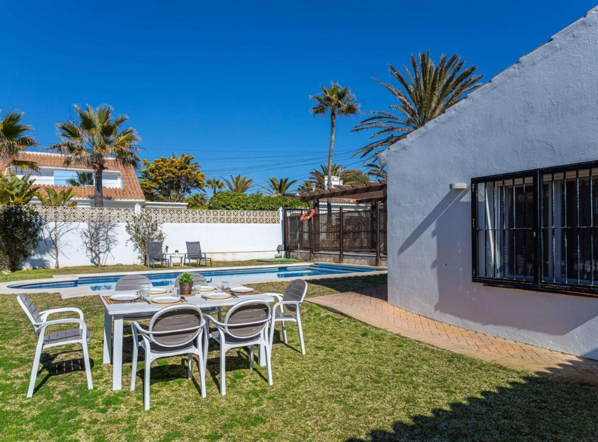 Charming Villa On The Seafront Marbella Exteriör bild