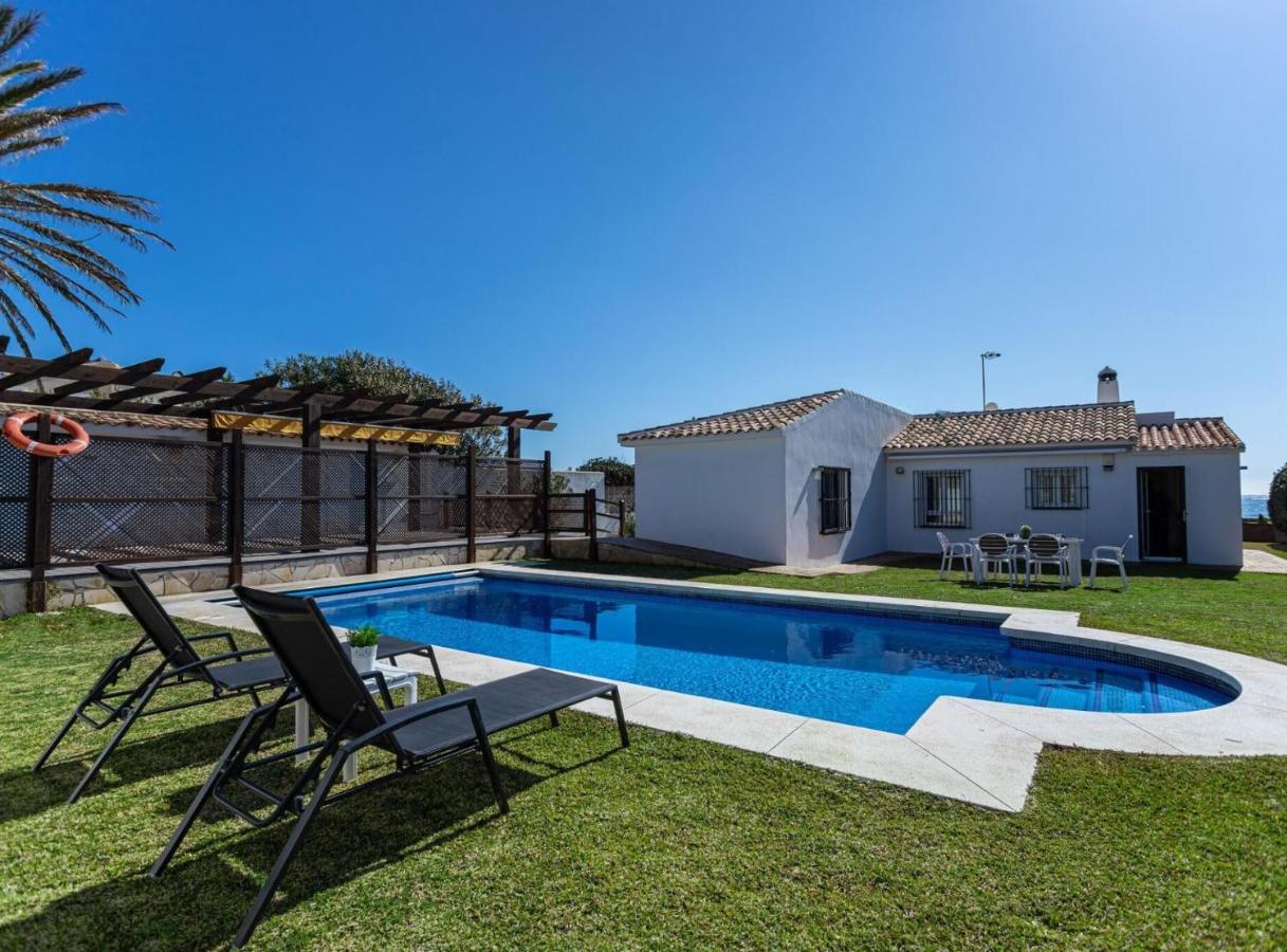 Charming Villa On The Seafront Marbella Exteriör bild