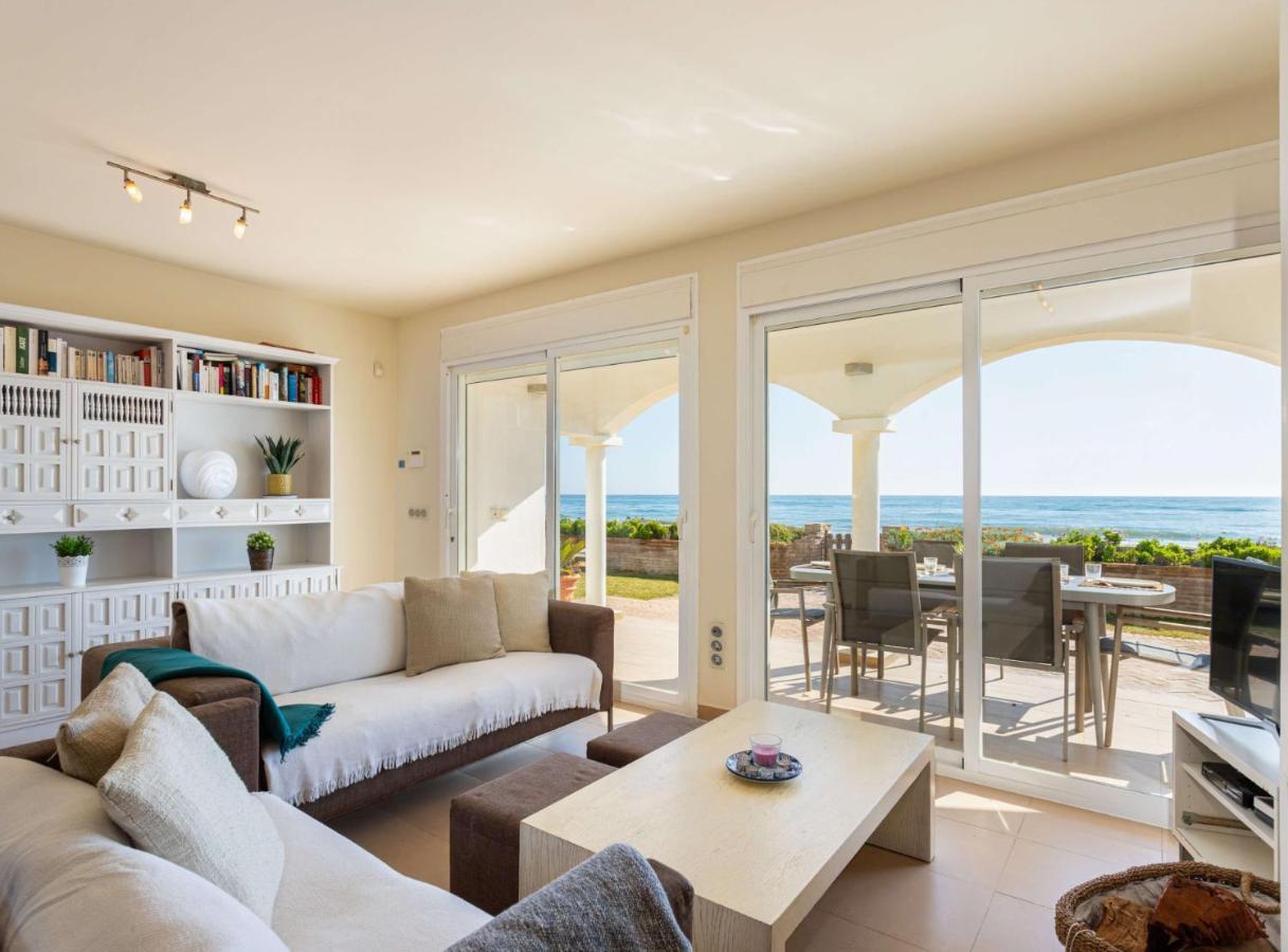 Charming Villa On The Seafront Marbella Exteriör bild