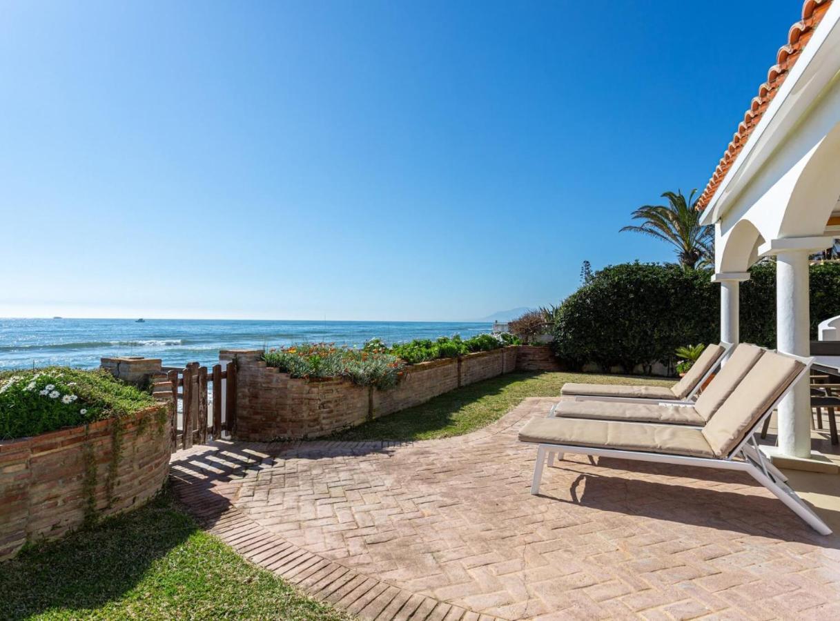 Charming Villa On The Seafront Marbella Exteriör bild