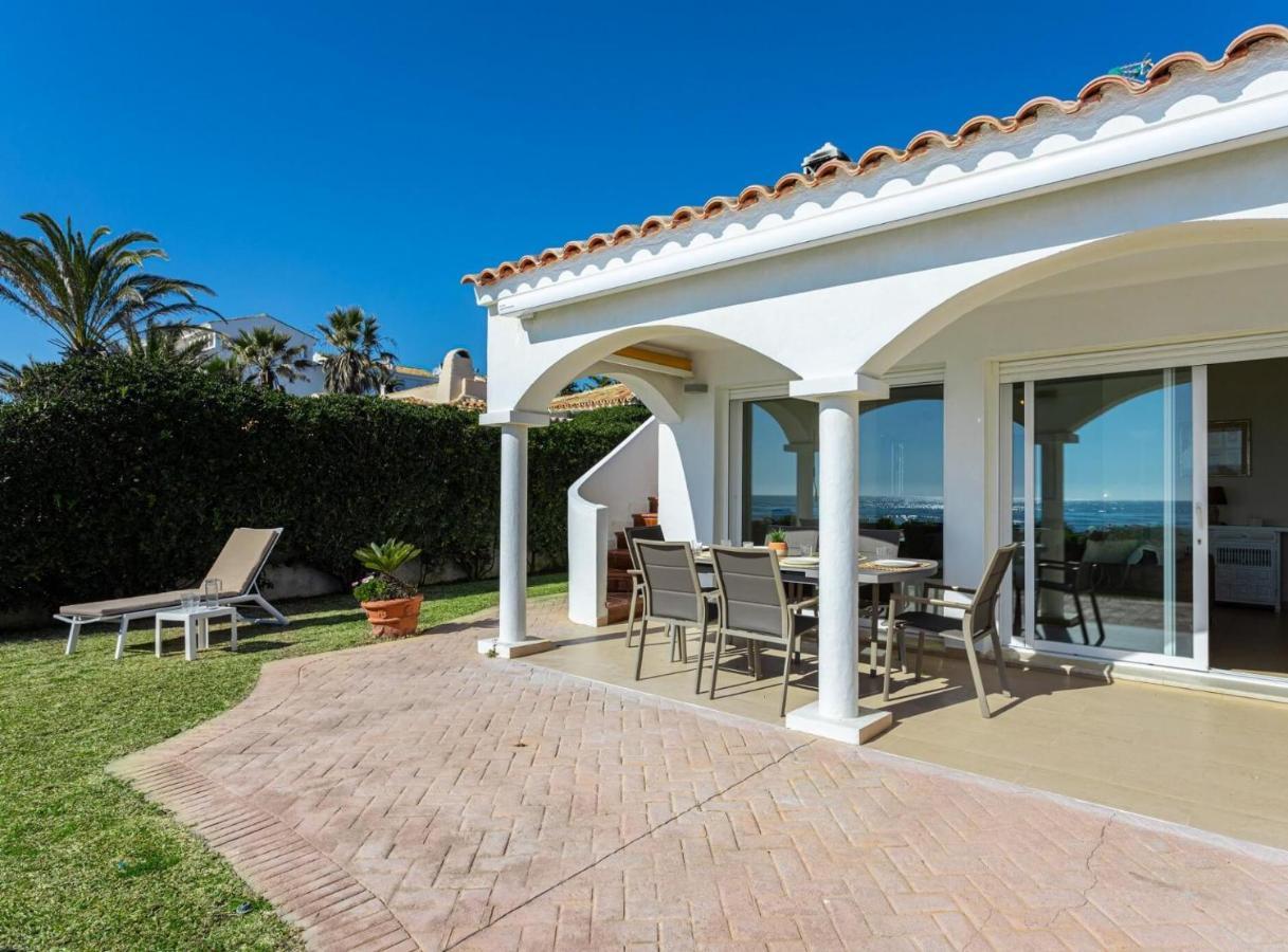Charming Villa On The Seafront Marbella Exteriör bild