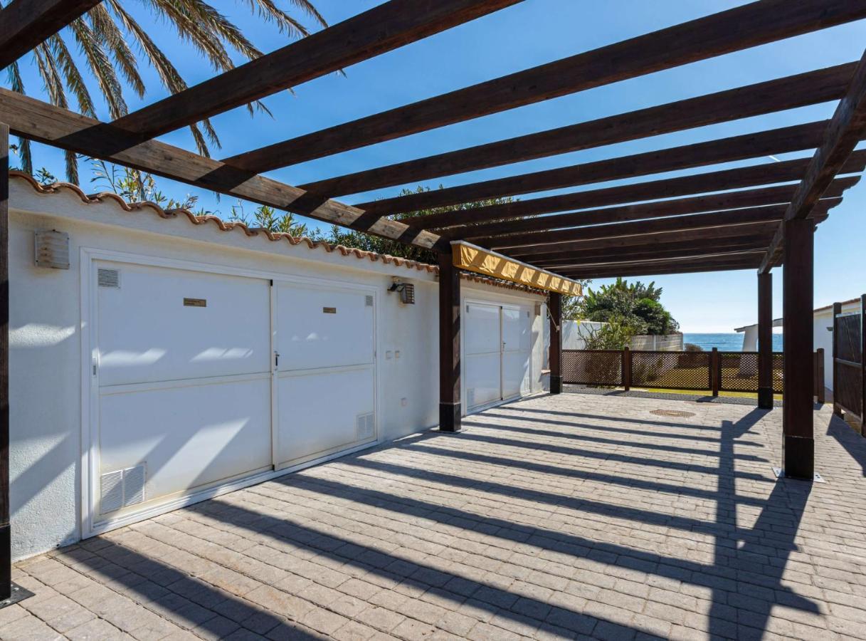 Charming Villa On The Seafront Marbella Exteriör bild